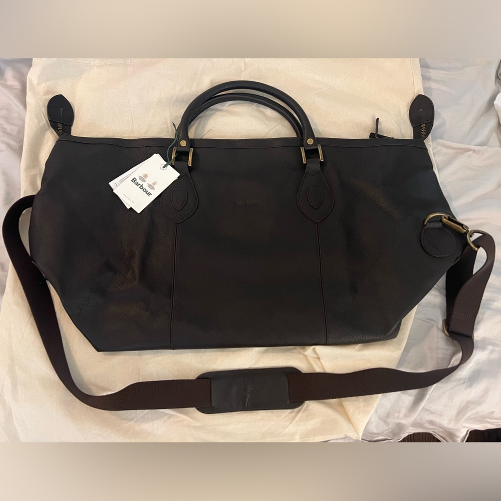 BNWT Barbour Leather Medium Travel
Explorer Bag - color- chocolate Brown